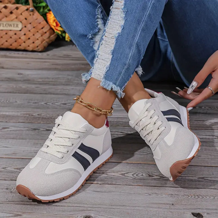 Kobiece Retro Trampki – Lekkie Sneakersy z Sznurowadłami na Co Dzień