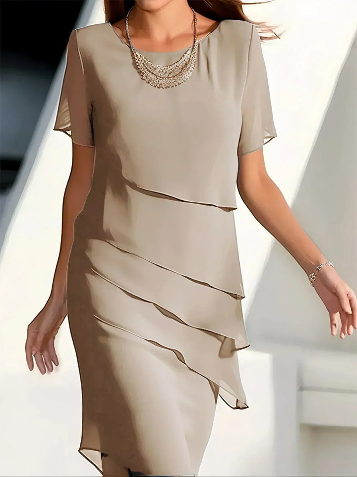 Kobieta Midi Sukienka z Warstw Chiffonowych Elegancki Styl na Okazje