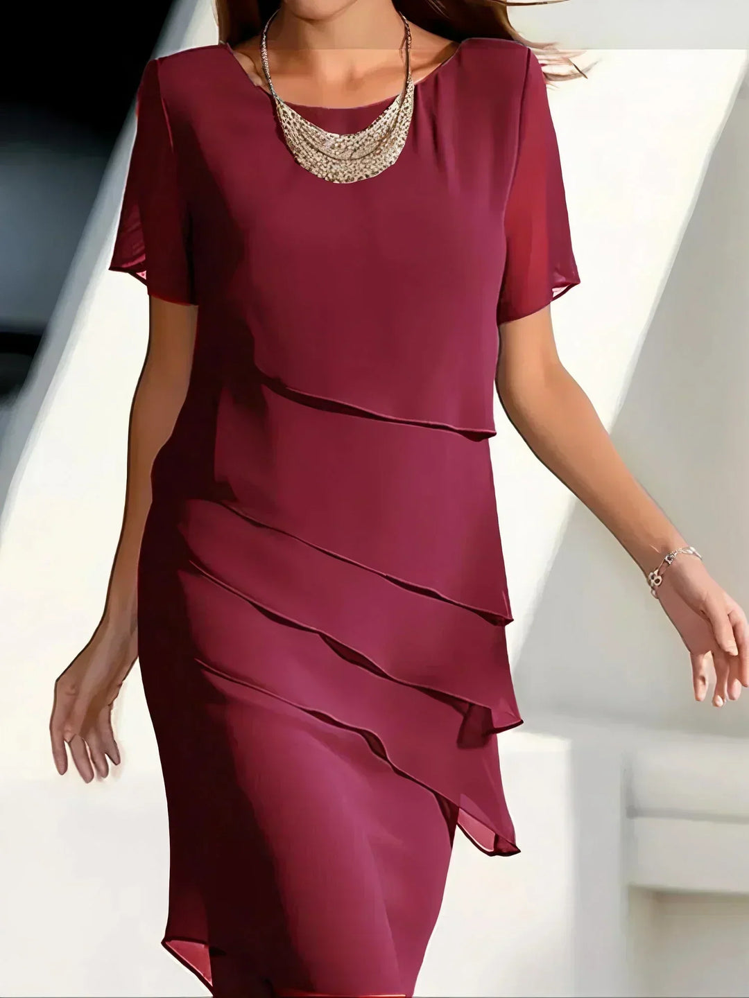 Kobieta Midi Sukienka z Warstw Chiffonowych Elegancki Styl na Okazje