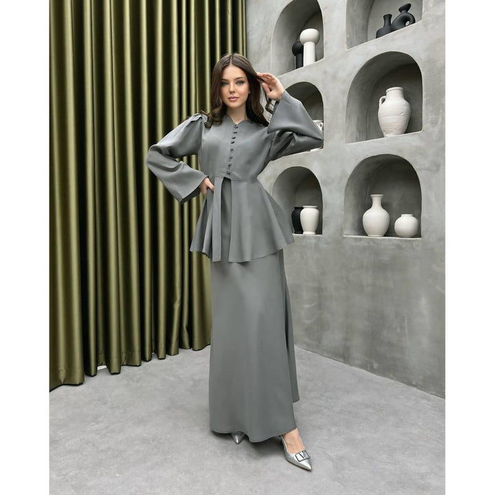 Sukienka maxi z peplum i rękawami – elegancki zestaw dwuczęściowy