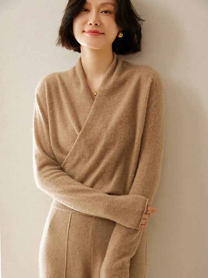 Sweter Damski z Zawijanym Przodem – Wyszukany Slim Knit do Biura i Smart Casual