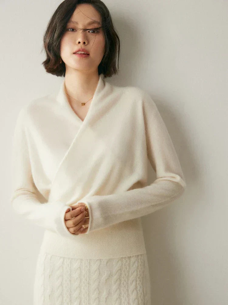 Sweter Damski z Zawijanym Przodem – Wyszukany Slim Knit do Biura i Smart Casual