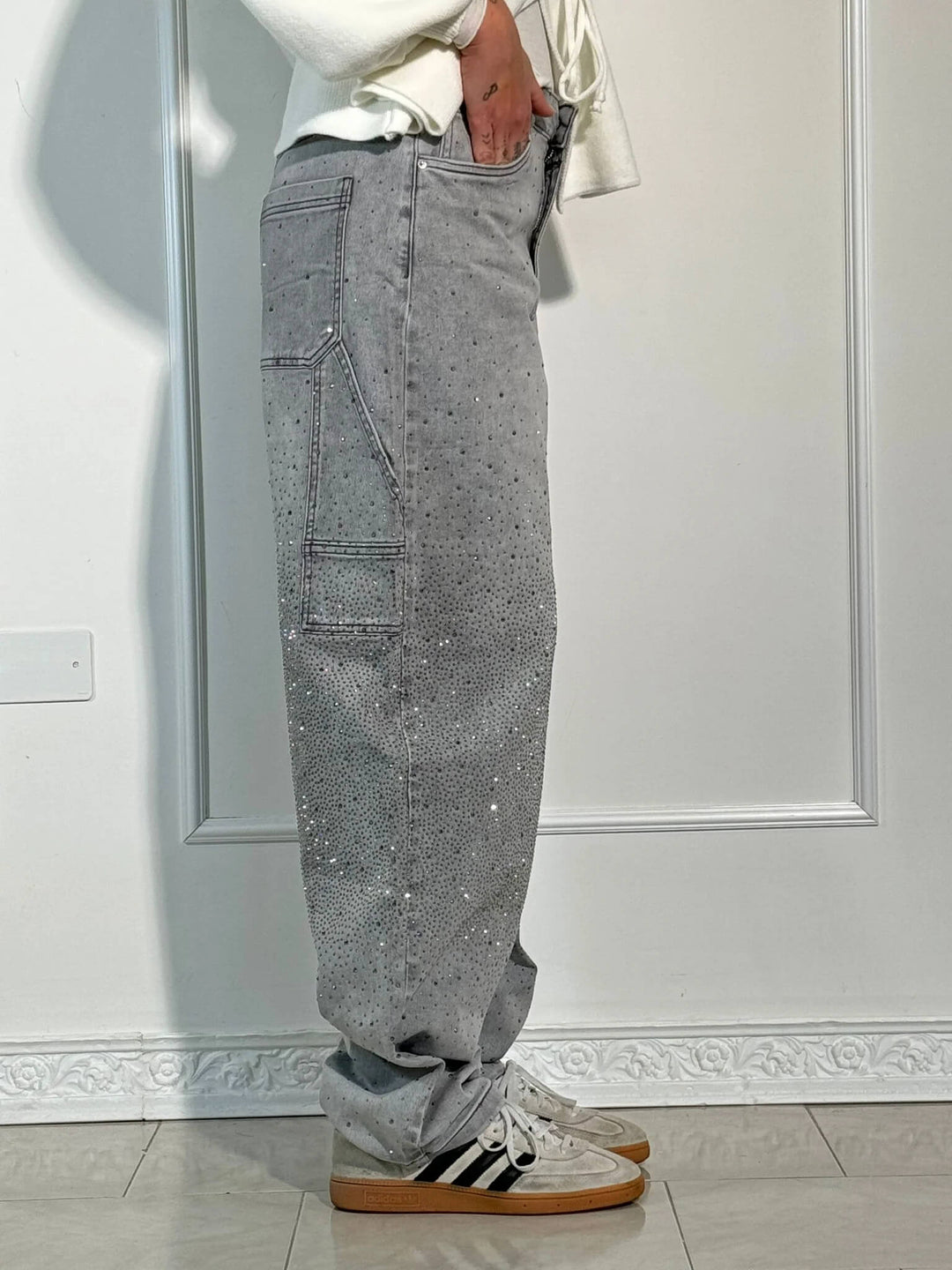 Damskie dżinsy o wysokim stanie i prostych nogawkach z kryształowymi detalami – Vintage Denim Look na każdą porę roku i bezwysiłkową elegancję