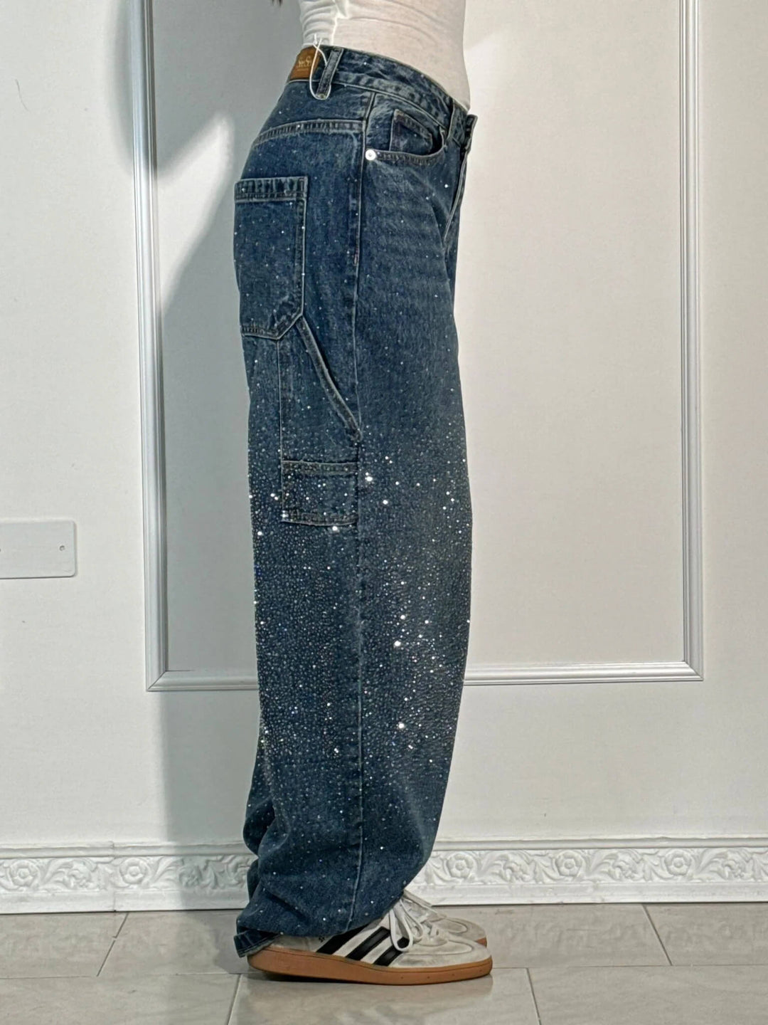 Damskie dżinsy o wysokim stanie i prostych nogawkach z kryształowymi detalami – Vintage Denim Look na każdą porę roku i bezwysiłkową elegancję