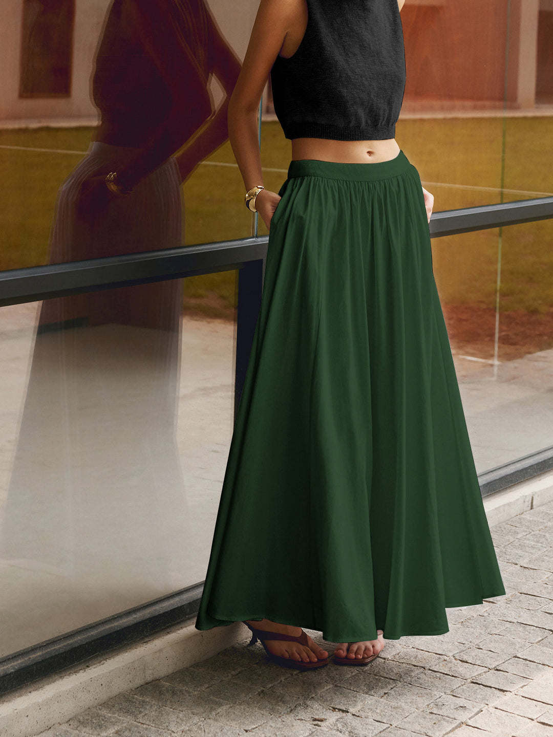 Damska spódnica maxi z wysokim stanem i plisami, elegancka na letnie okazje