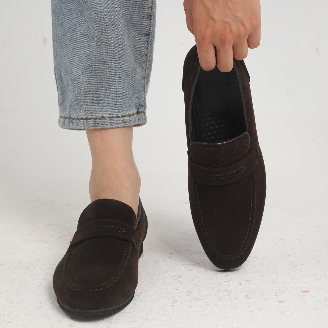 Męskie zamszowe loafersy typu penny - eleganckie buty na slip-on