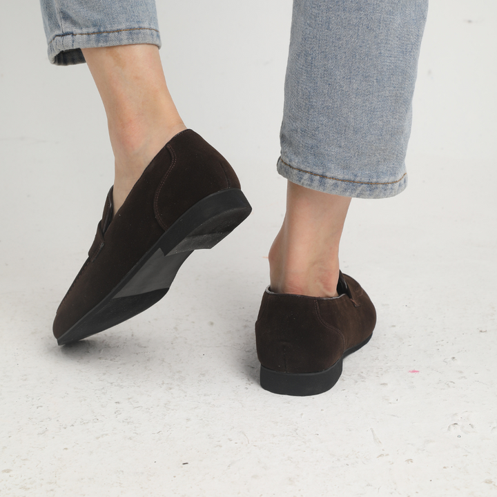 Męskie zamszowe loafersy typu penny - eleganckie buty na slip-on