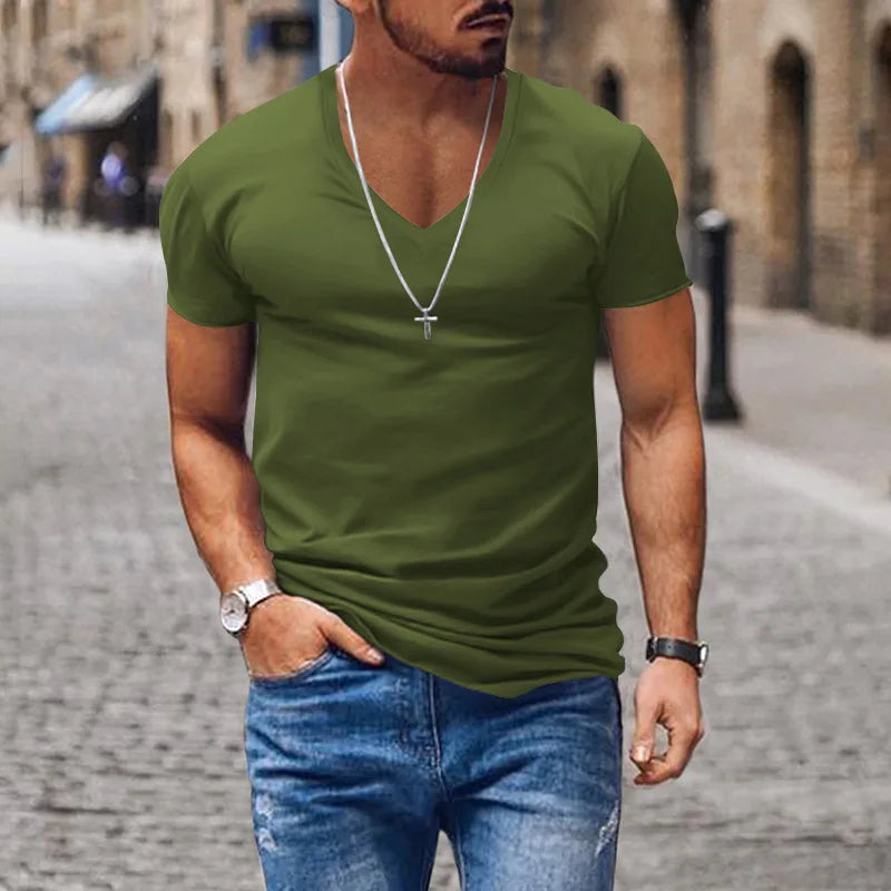 Męska dopasowana koszulka V-neck – Głęboki dekolt, letnia niezbędność do miejskich stylizacji